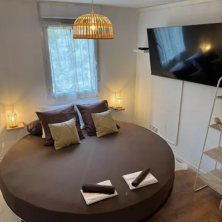 T2, Balneo, Sauna, Lit Rond, Jeux Arcades, Parking