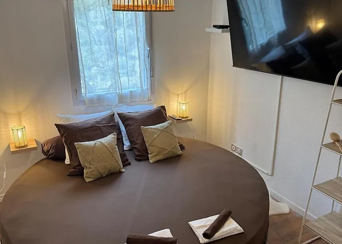 T2, Balneo, Sauna, Lit Rond, Jeux Arcades, Parking