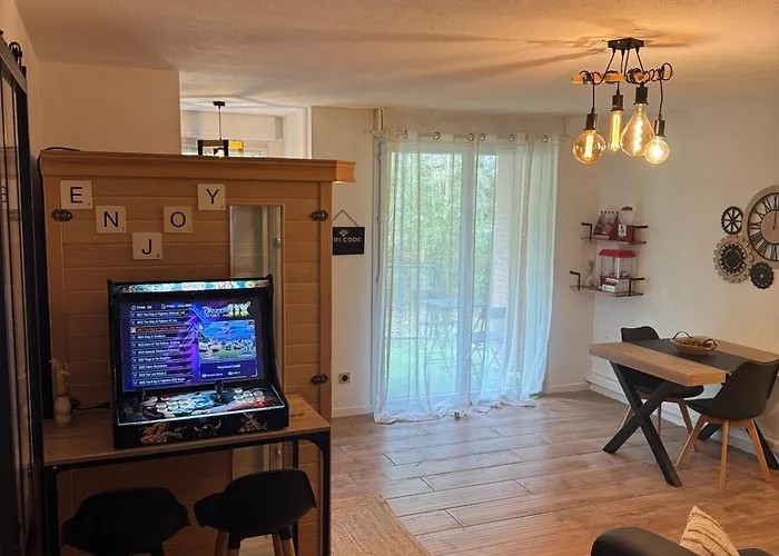 T2, Balneo, Sauna, Lit Rond, Jeux Arcades, Parking アパート