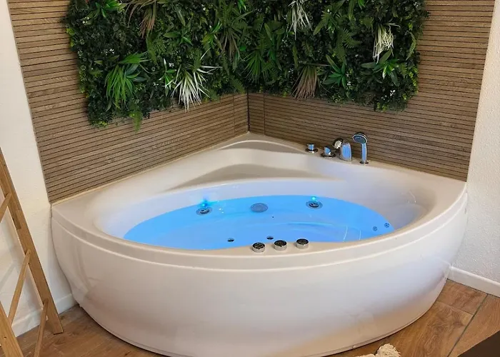 T2, Balneo, Sauna, Lit Rond, Jeux Arcades, Parking